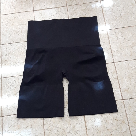 Shorts - Picture 3 of 3